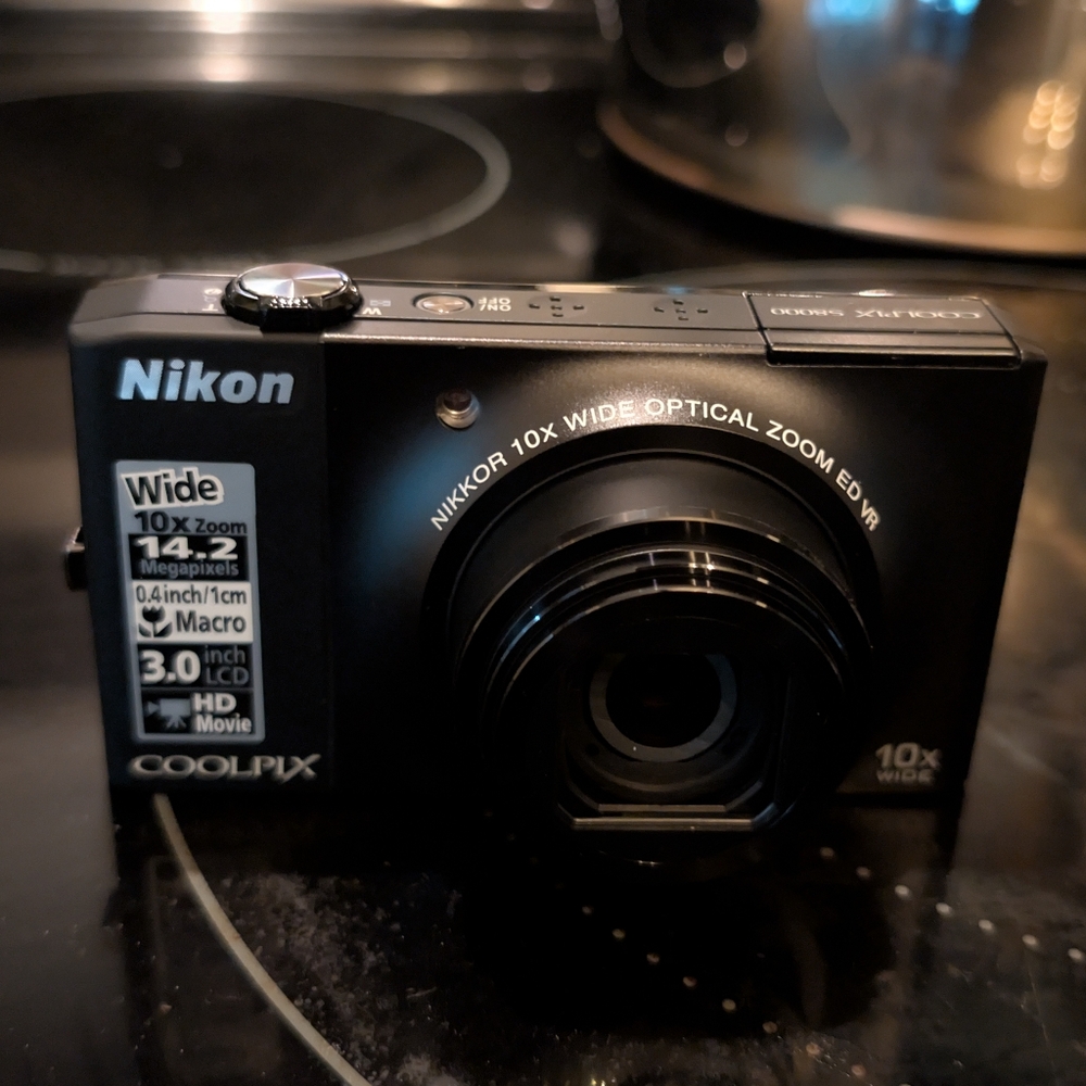 Nikon Coolpix S8000